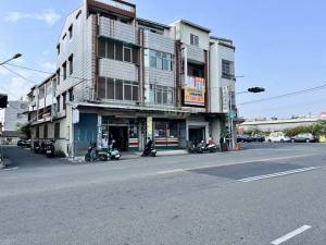 住商不動産台南公園加盟店 - 長溪路正路面店住透天
